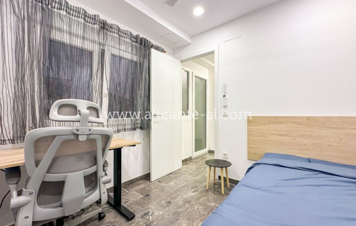 Location longue durée - Appartement / flat - Alicante - Centro