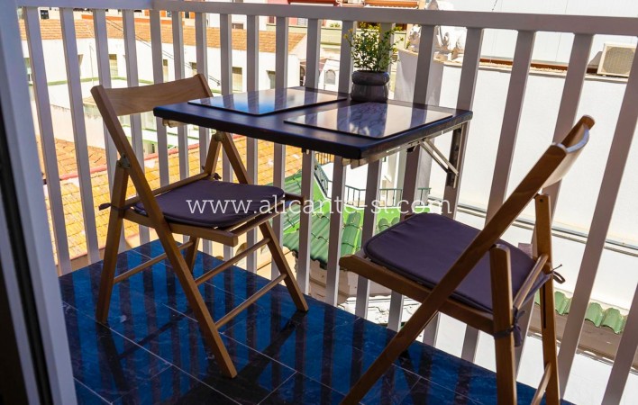 Location longue durée - Appartement / flat - Alicante - Centro