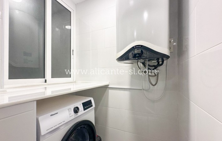 Location longue durée - Appartement / flat - Alicante - Centro