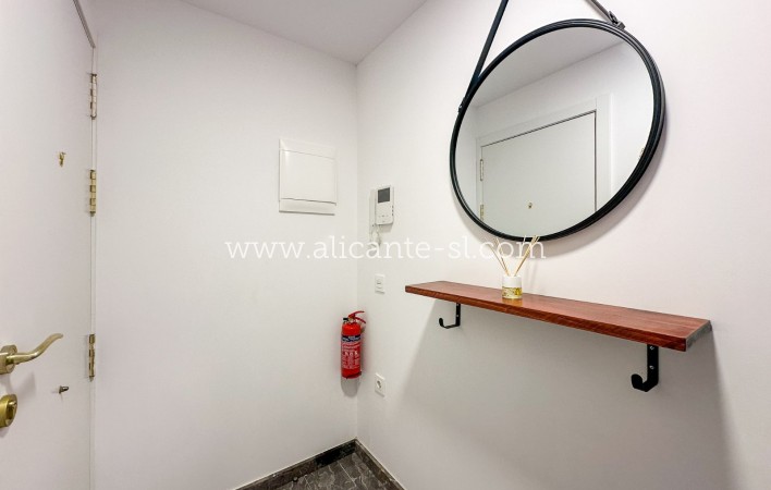 Location longue durée - Appartement / flat - Alicante - Centro