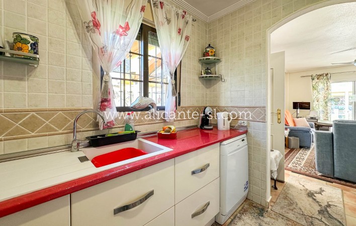 Venta - Villa  - Hondón de las Nieves