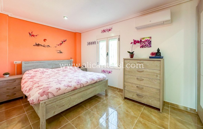 Venta - Villa  - Hondón de las Nieves