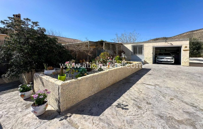 Venta - Villa  - Hondón de las Nieves