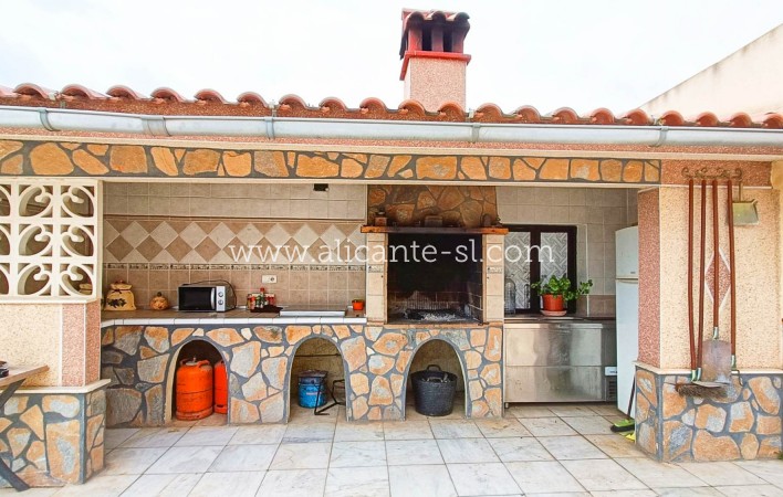 Sale - Villa  - Hondón de las Nieves