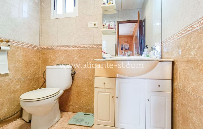 Sale - Villa  - Hondón de las Nieves