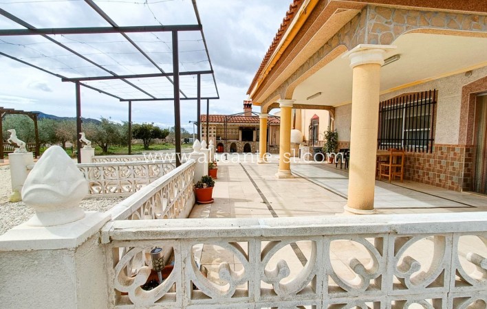 Sale - Villa  - Hondón de las Nieves