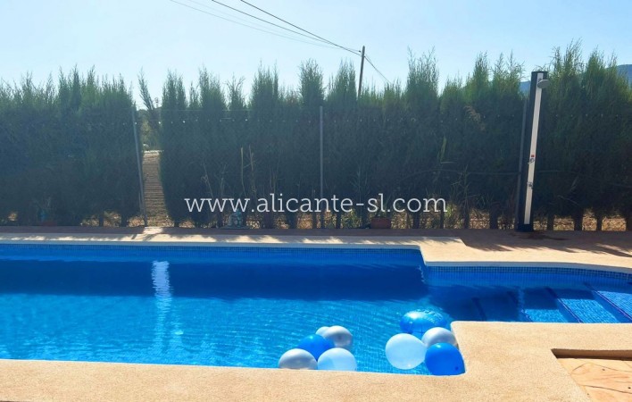 Sale - Villa  - Hondón de las Nieves
