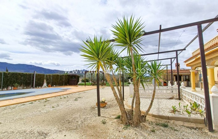 Sale - Villa  - Hondón de las Nieves