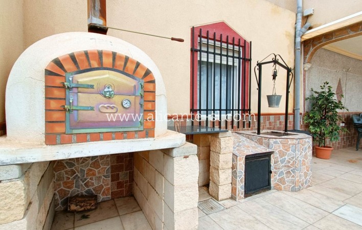 Sale - Villa  - Hondón de las Nieves