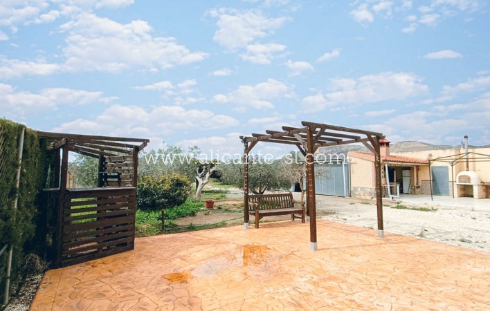 Sale - Villa  - Hondón de las Nieves