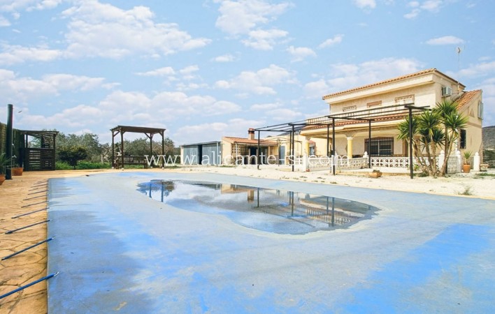 Sale - Villa  - Hondón de las Nieves